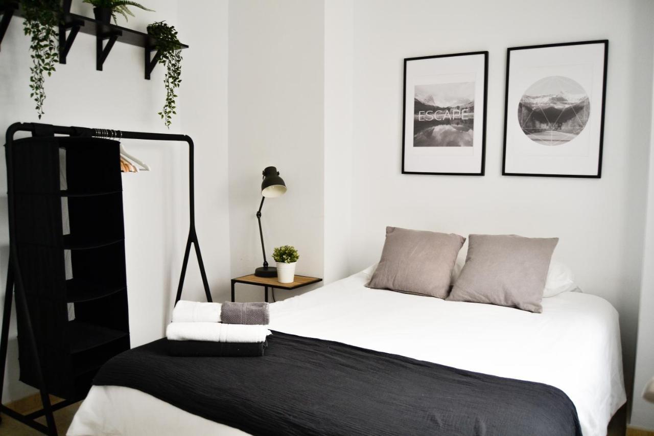 Near The -3bed -2bath -wifi Appartamento